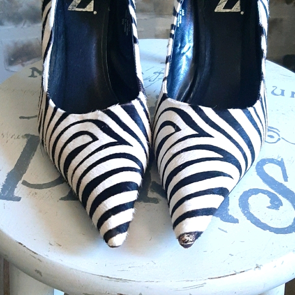 Type Z Zebra Print Pumps - Picture 2 of 10